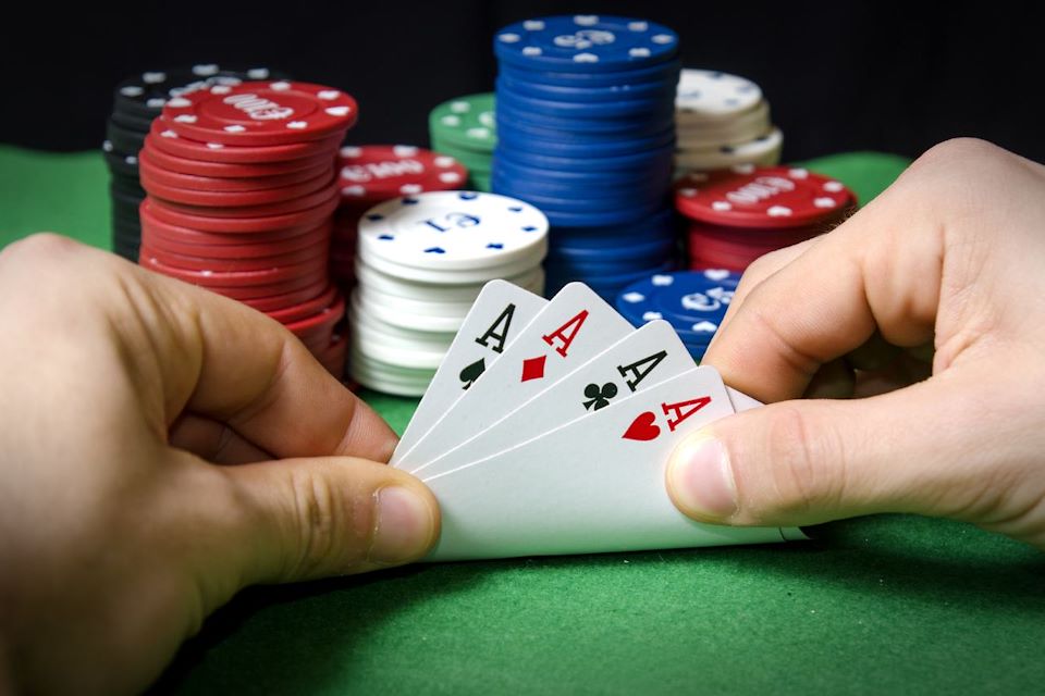Bahissenin Poker Nasıl Oynanır